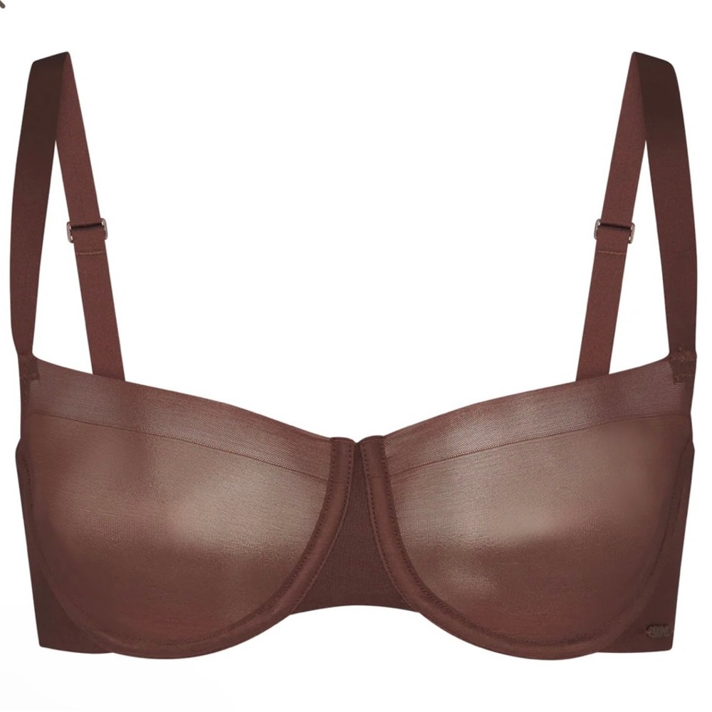 SKIMS NWT- NO SHOW MOLDED UNLINED BALCONETTE BRA/ COCOA